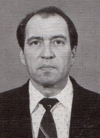 Плиска Григорій Леонтійович (1940) -талановитий і творчо обдарований музикант, ерудований фахівець-хормейстер, композитор, з 1987 до 2005 року керував Броварківським народним хором, автор слів та музики "Гімну Броварок"